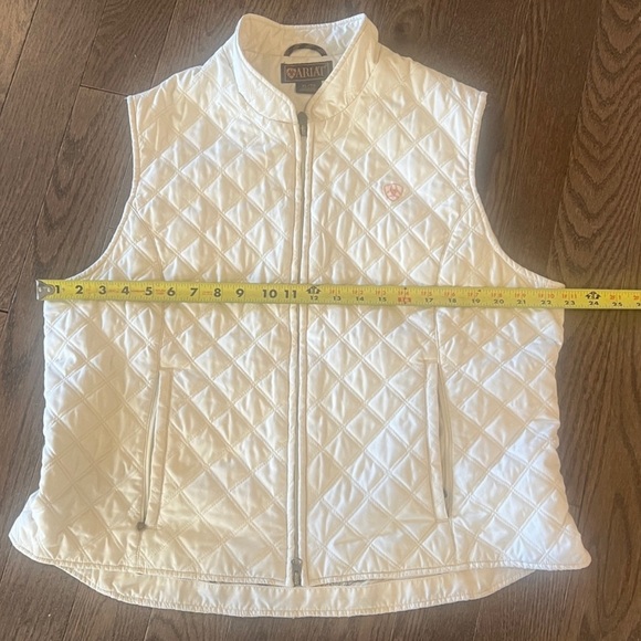 Beautiful Ariat quilted vest elegant cream! layering piece floral lining classic - Picture 9 of 10